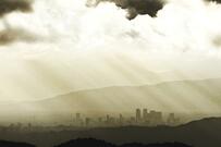 「名古屋にいったい何が…」　70km離れた場所から撮影した名古屋駅の「異世界感」が話題