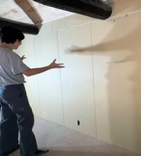 【築125年超古民家DIY】シンプルな壁に美しく上品な<腰壁>をDIY！「めちゃくちゃいい感じ」「センス良すぎ」と話題