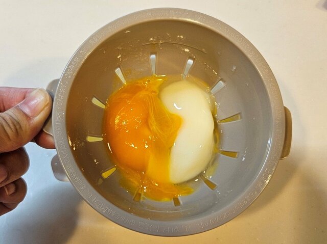 レンジで簡単に半熟たまごが？【キャンドゥ】110円調理器で「作ってみました！」