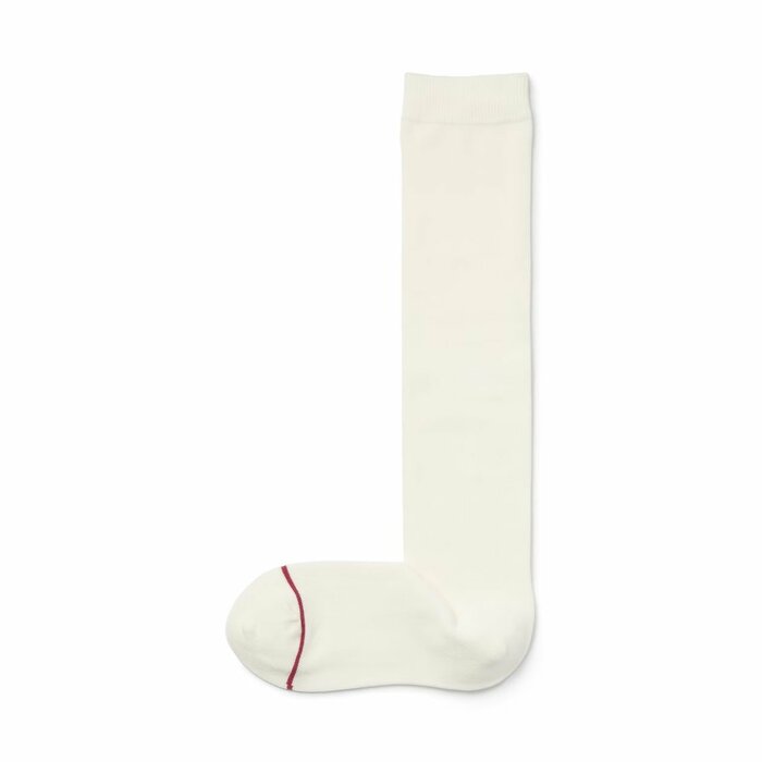 つま先部分のラインがオシャレなハイソックス