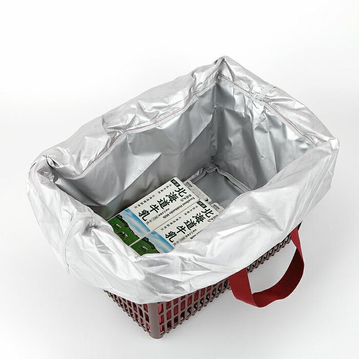 袋の上部は巾着仕様で大きく開くので、商品の出し入れもラクラク