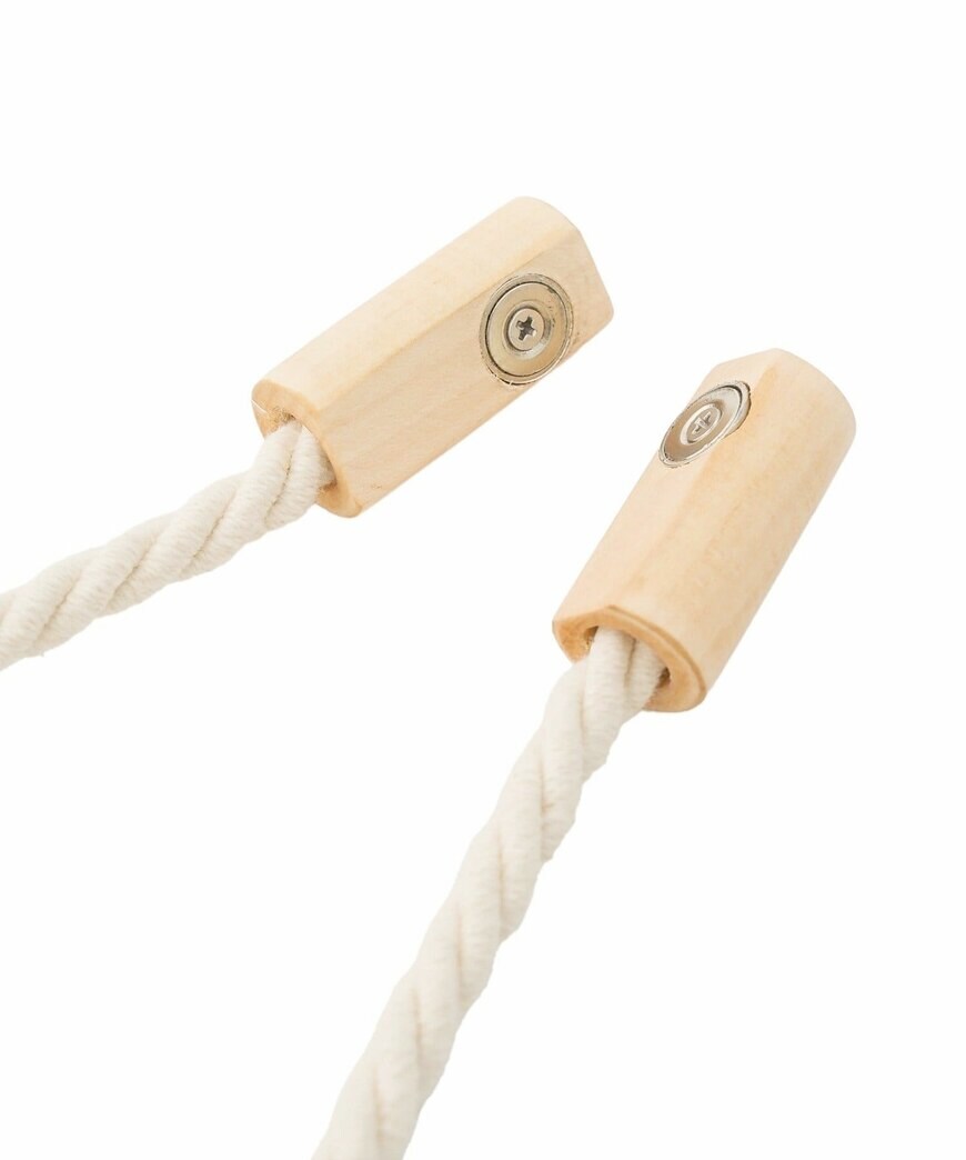 出所：3COINS公式　マグネットカーテンタッセル