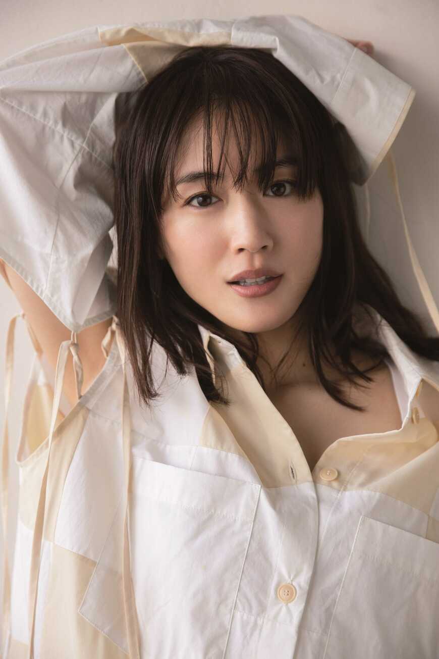 出所：株式会社文藝春秋「最新刊『原色　綾瀬はるか　2013ー2024』が、Amazonタレント写真集部門で『１位』を獲得！」 