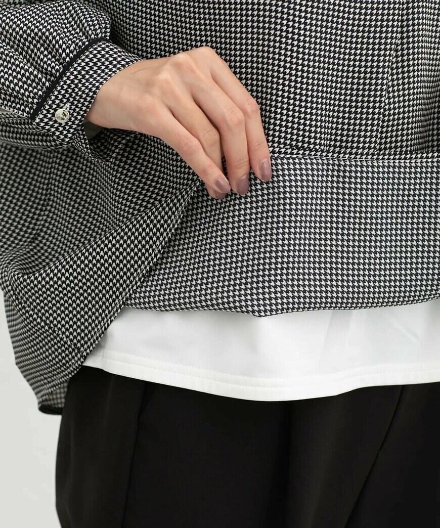 出所：ハニーズ公式　あったか裏地配色ブラウス