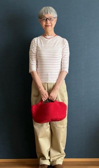 【70代マダム】無印良品“ボーダーT”着こなしに絶賛の声「赤」の使い方に「美しい色彩！」