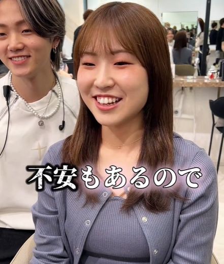 【レイヤー】外ハネとワンカールでイメチェンした女性！「かわいい」と笑顔を見せる