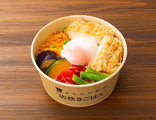 ローソンの新商品：半熟たまごと彩り野菜のチキンライス