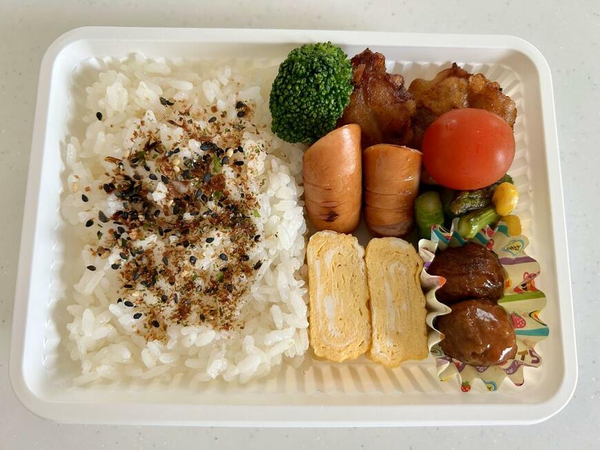 セリア「お弁当仕切りシート」を使用する前の弁当