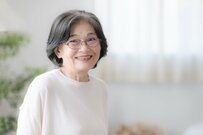 【70歳代】老齢年金と貯蓄額の平均はいくら？ひと月当たりの最低生活費は「35万円」が平均