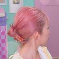 【2分で完成】「丸めて留める」だけ！ミニクリップで簡単「ボブのお団子ヘアアレンジ」 シンプルなすっきりまとめ髪に「可愛い！」の声