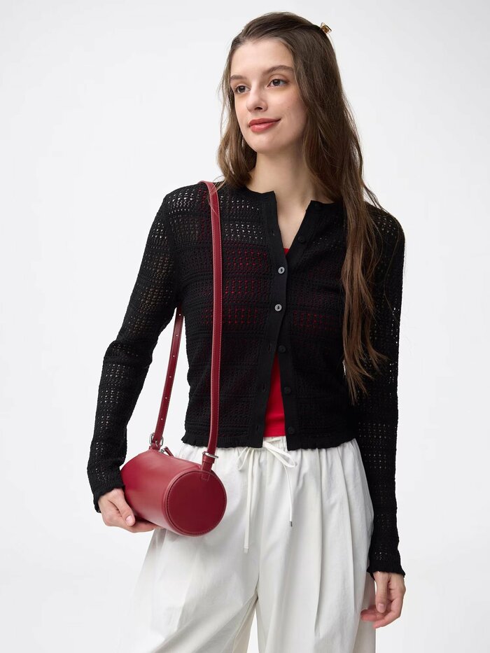 最大の特徴はコロンとした愛らしい筒形のフォルム