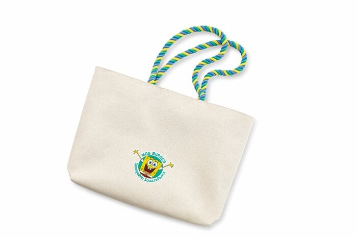 ノートパソコンやA4サイズが余裕で入る大きさのマチがあるトートバッグ