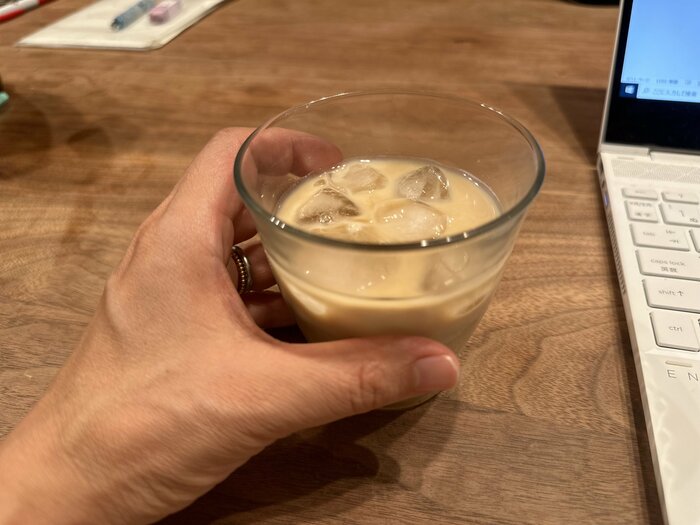 大人には、片手で持つのに適当な大きさです