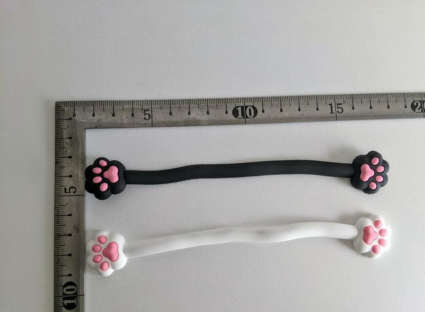 出所：筆者撮影（セリア、ねじるケーブルバンド 2P ネコ）