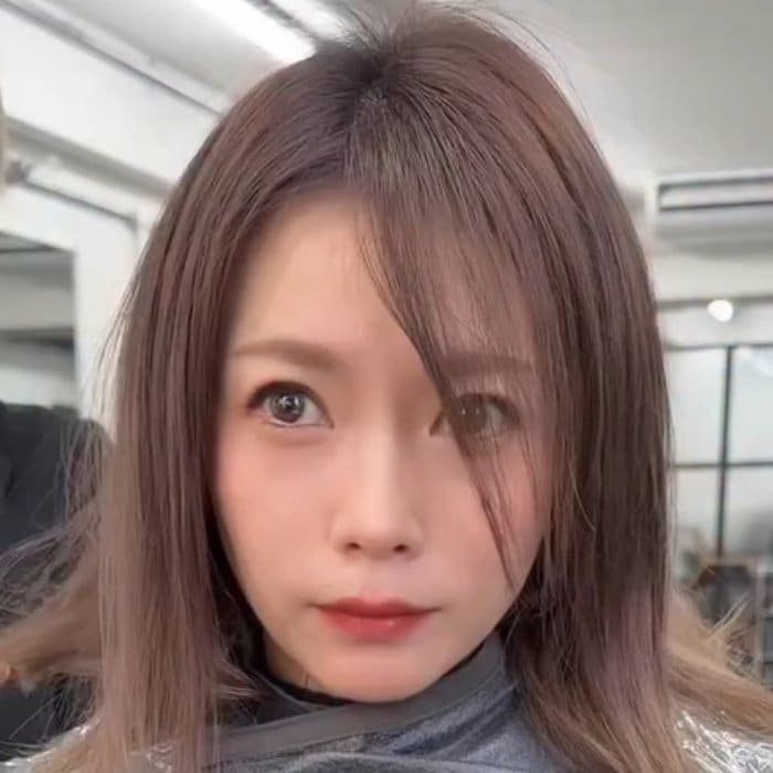 「髪色を明るくしたい」女性がデザインハイライトで印象チェンジ！透明感あふれる垢抜けヘアが完成