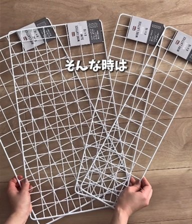 【100均DIY】セリアの〈ワイヤーネット〉→折り曲げて結束バンドで留めるだけで〈省スペース収納〉が爆誕→「早速作りましたー！」と話題