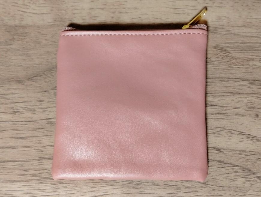 筆者撮影（セリア、スクエア フラットポーチ ウィリアム・モリスデザイン）