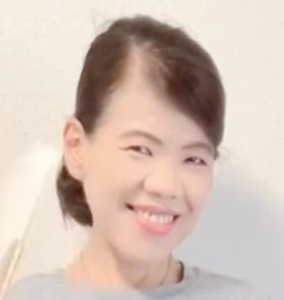 【60代マダム】しまむらの「ロゴTシャツ」×ワイドパンツで上品な〈通勤コーデ〉を披露「シンプルかつ華やか！」の声