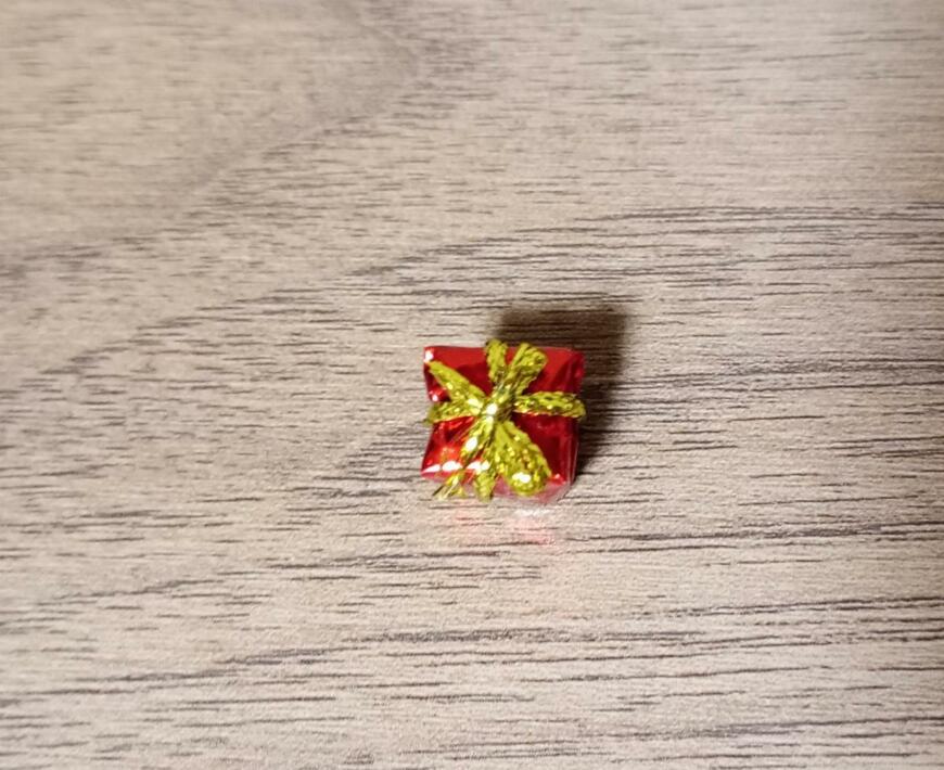 筆者撮影（セリア、ミニギフトBOX8Pオーナメント）