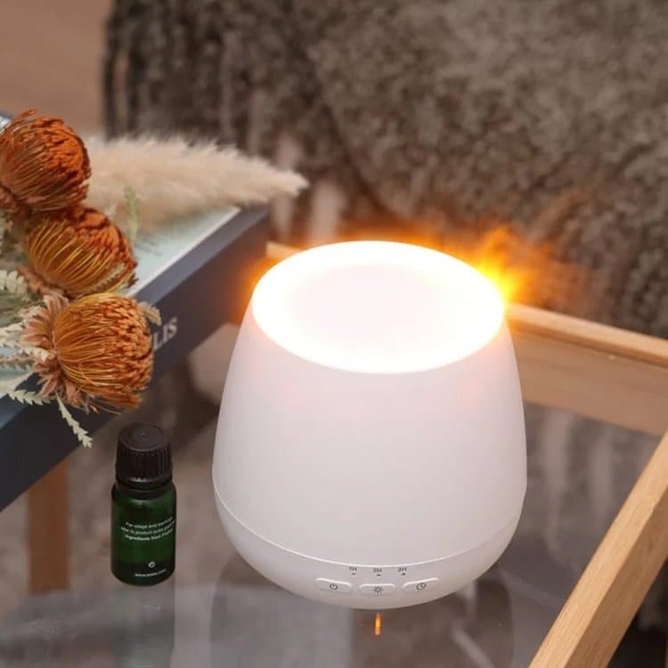 出所：KEYUCA公式　炎のようにゆらめくミストのアロマディフューザー加湿器（アロミストフレア）