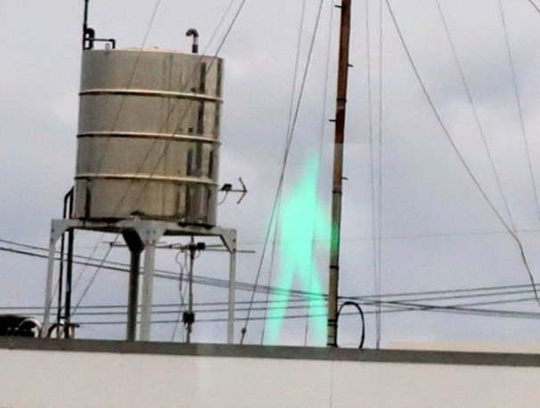 屋上で発見された人影に正体とは