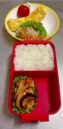 【小学生弁当】息子の「大好きなもの」唐揚げとナポリタンを詰めたお弁当がにぎやかで美味しそう