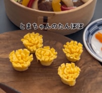 【春のそぼろ弁当】たんぽぽと蝶々が可愛いと話題！子供が大好きなお弁当に大注目