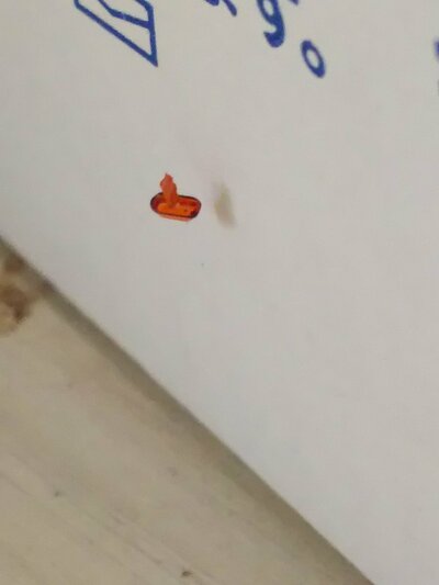 空中に浮いていた部品
