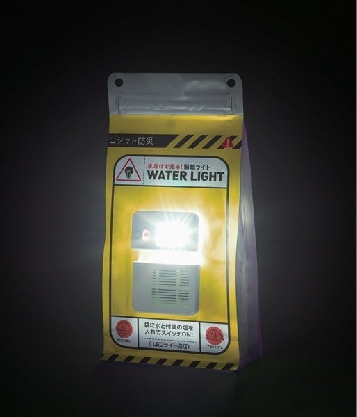 水を入れて付属の専用塩を投入してシェイクするだけ