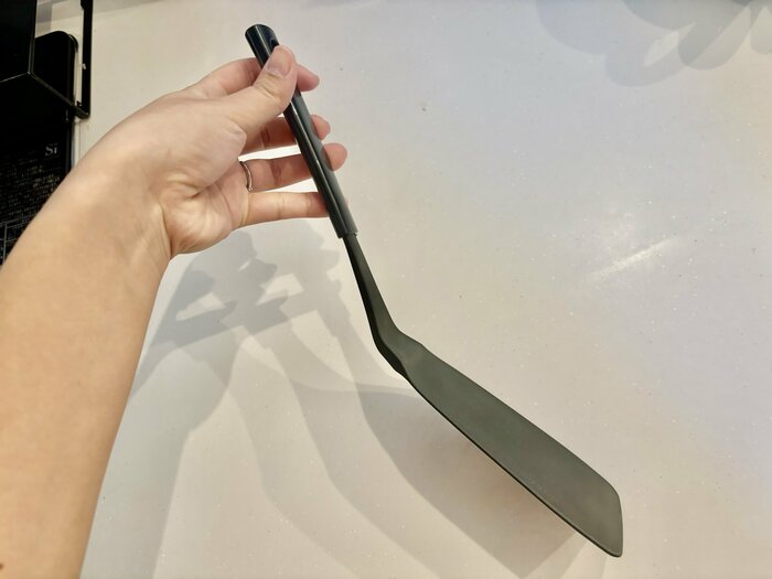 「餃子ターナー」を使って餃子をひっくり返してみた！