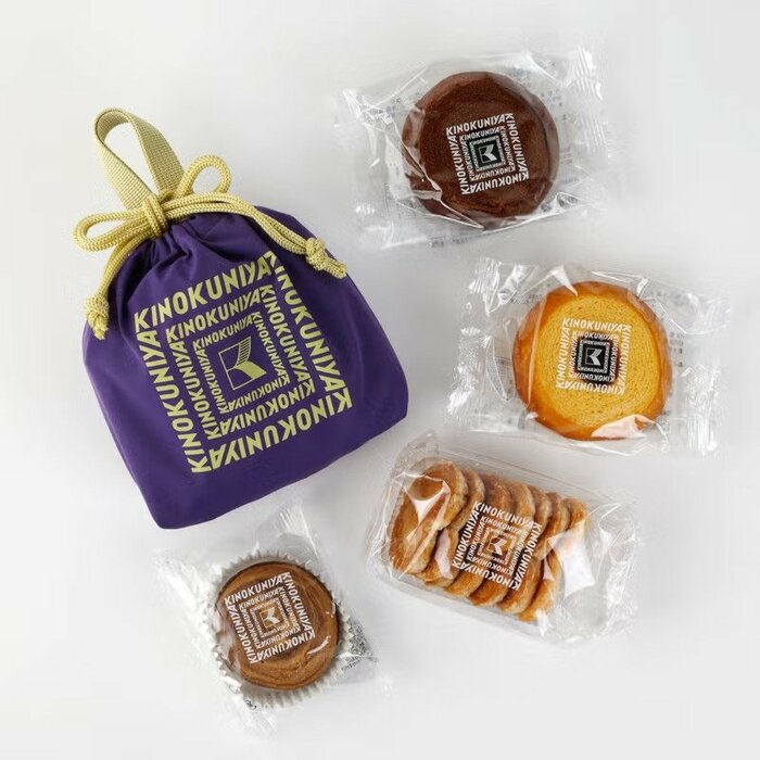 上質な焼き菓子と機能的なミニ巾着を凝縮させた一品
