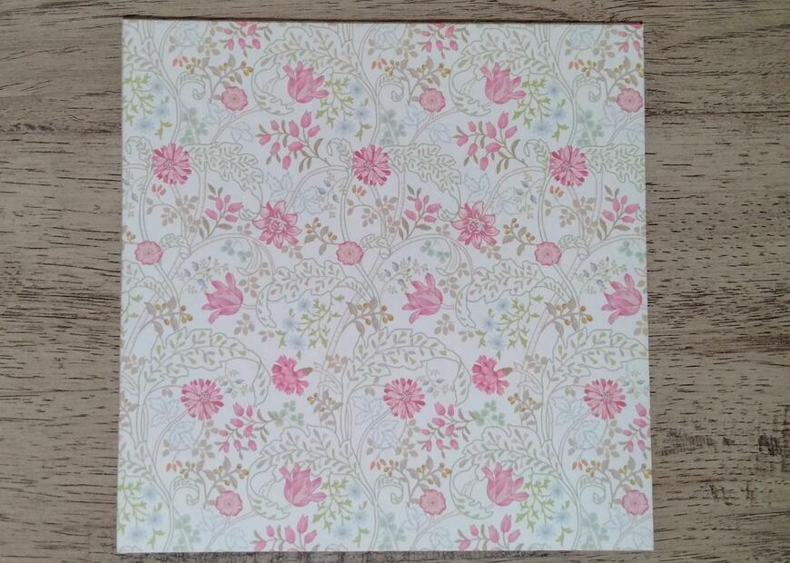 筆者撮影（セリア、デザインペーパー 36P ヴィンテージフラワー）