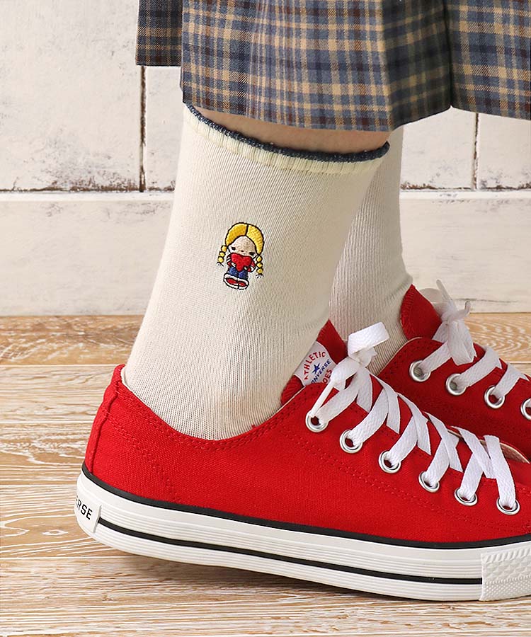 出所：Bleu Bleuet（ブルーブルーエ）公式サイト　パティ＆ジミーバイカラー刺繍ソックス