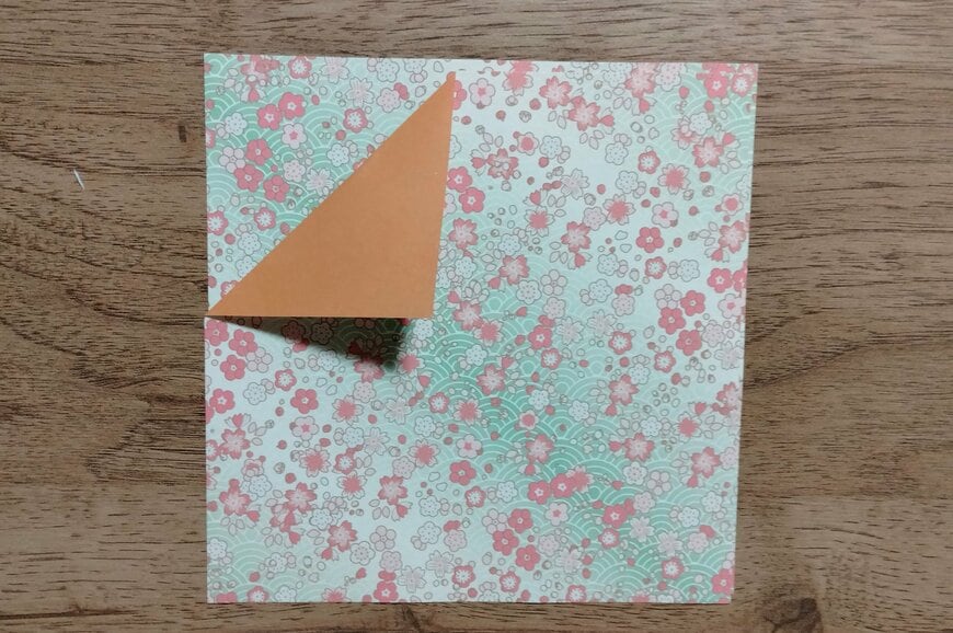 筆者撮影（ダイソー、両面和風ちよ紙2（60枚＋32枚、増量））