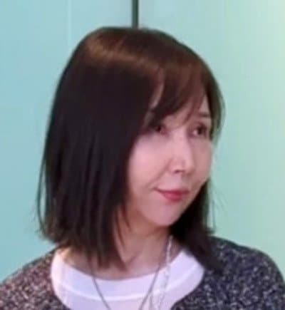 【65歳マダム】”ツイードジャケット×ワイドパンツ”で洗練されたモノトーンコーデ「すごく品のあるコーデ！」の声