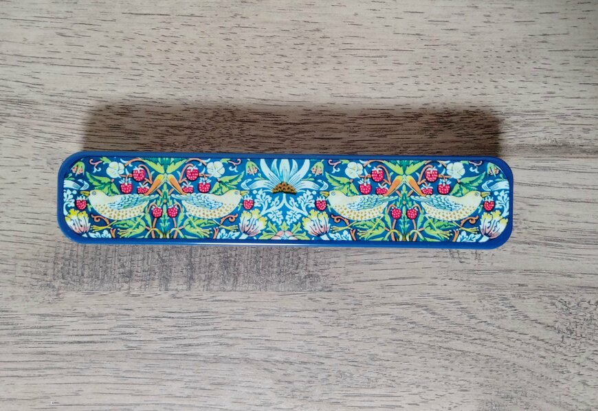 筆者撮影（セリア、スプーン＆フォークセット ウィリアムモリス柄）