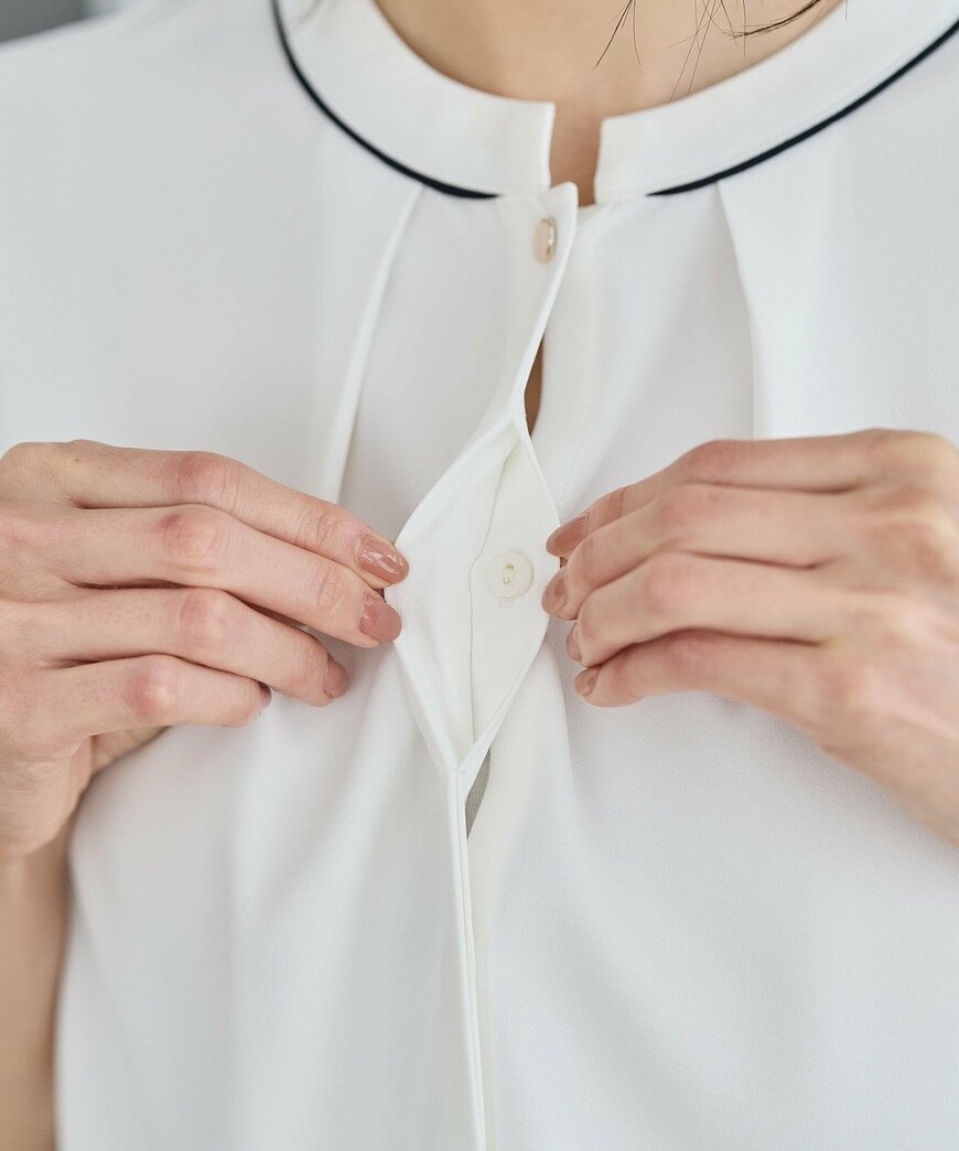 出所：ハニーズ公式　6分袖配色バンドカラーブラウス