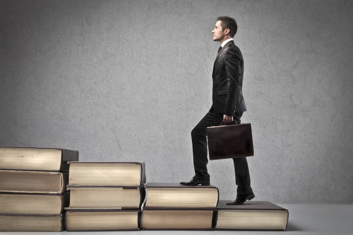 一橋大学・商学部の学生が就職する上位企業ランキング 【就活企業研究シリーズ】企業業績、従業員数、給与と最近の株価 LIMO くらしとお