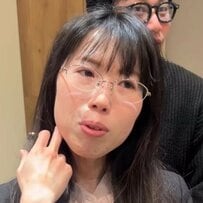 ロングヘアの女性がばっさりカット！つややかな黒髪が映えるショートボブへ印象チェンジ