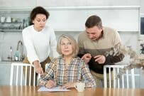 【年金】誕生月に届く「現況届」を出さないと年金の支払いが止まります。届く人と届かない人の違い