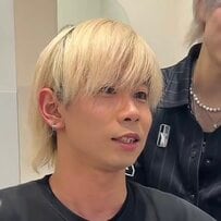 「めっちゃ可愛い髪～！」カラー&2色エクステでイメージチェンジした男性！「これがいい！」を実現するカラー技術に注目