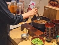 旅行中に食べ忘れがあっても安心できる？スーパーホテルで提供される朝食ビュッフェのご当地グルメを紹介