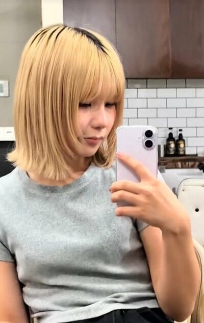 アフターは顔周りの毛流れと外はねの襟足が効いた軽やかなボブ