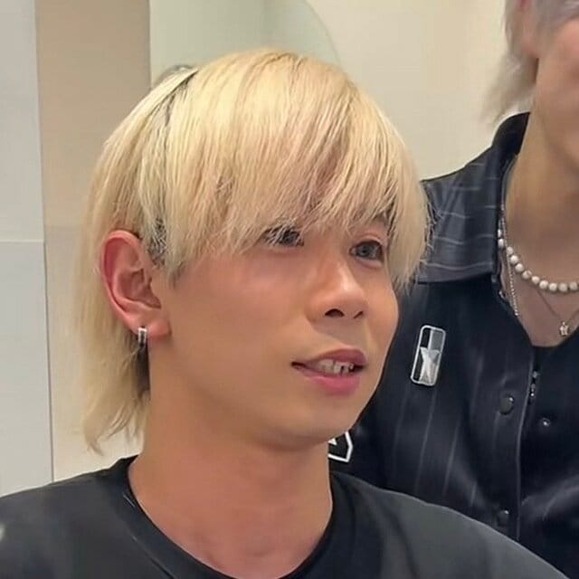 「めっちゃ可愛い髪～！」カラー&2色エクステでイメージチェンジした男性！「これがいい！」を実現するカラー技術に注目