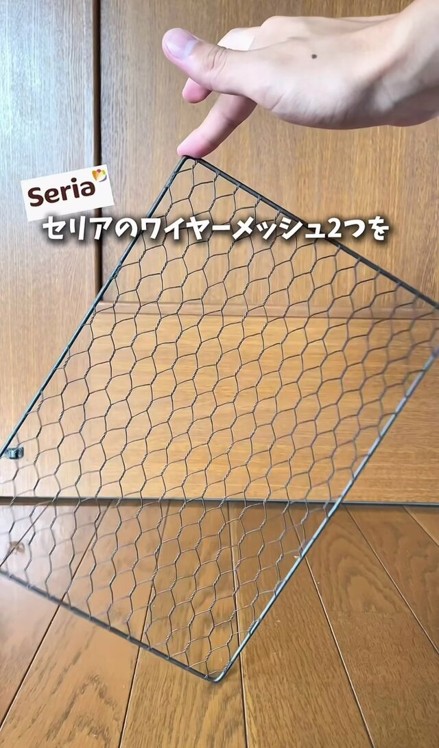 【100均DIY】簡単だけどおしゃれ！セリアのワイヤーメッシュで作る「観葉植物ラック」を紹介。吊るして飾れる便利アイテムです