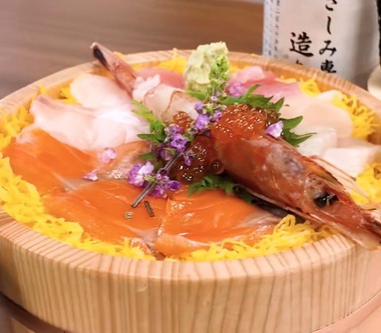 埼玉県の道の駅で味わうインパクト抜群な海鮮丼！「見た目だけじゃない」「味や食べ方も豊富」との声も