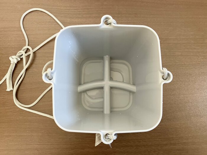 内側は、外側とは異なりつるっとした質感です