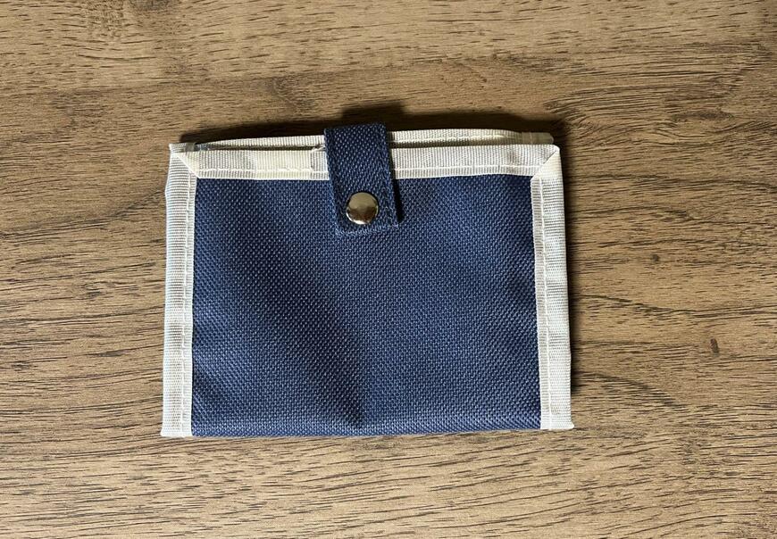 筆者撮影（キャンドゥ、カラーサイフ）