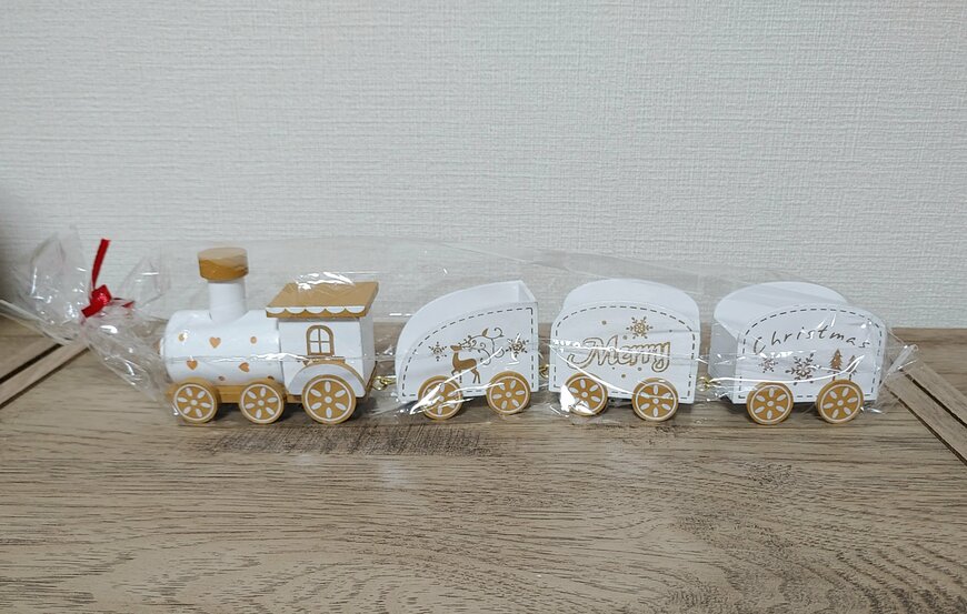 筆者撮影（ダイソー、クリスマス機関車（ホワイト））