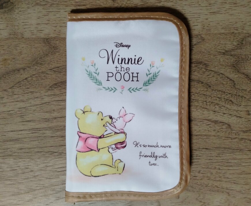 筆者撮影（セリア、通帳ケース/プー）